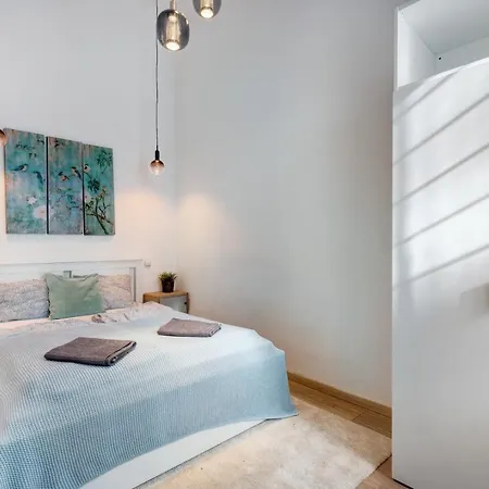 Elizabeth Garden Budapeste