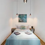 Elizabeth Garden Apartment *
